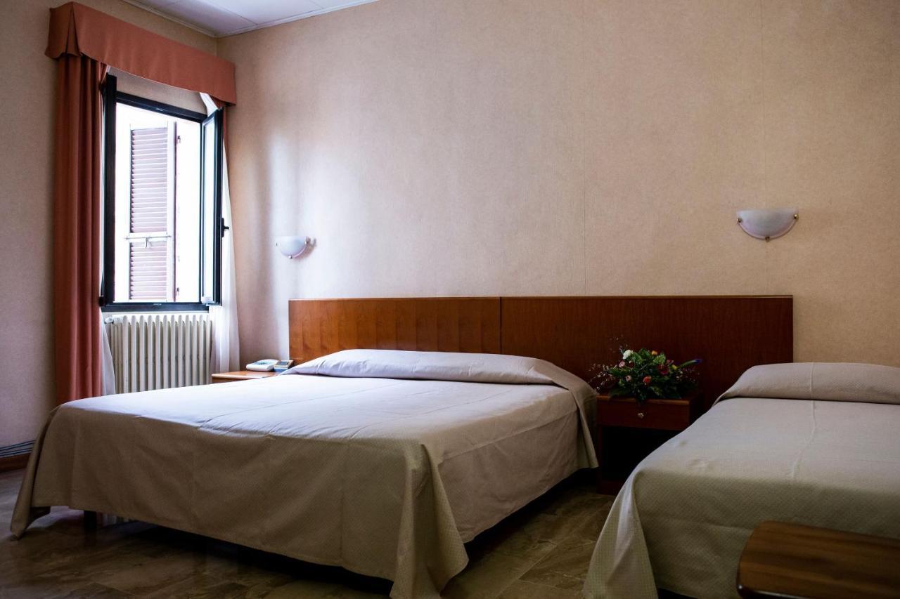 Hotel Astor Piacenza Exterior foto